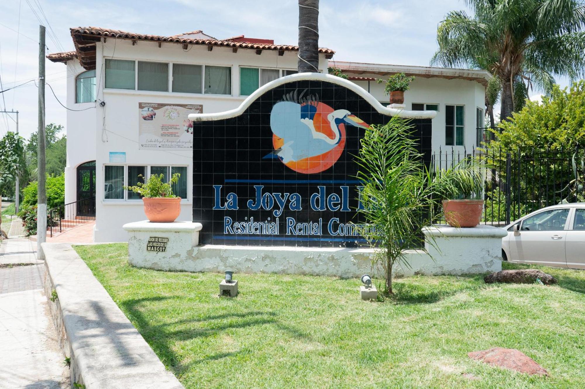 Capital O La Joya Del Lago Ахихик Екстериор снимка